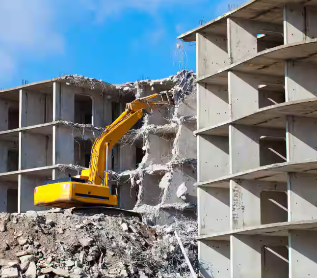 فرز السكراب والمعادن من مخلفات الهدم لإعادة التدوير