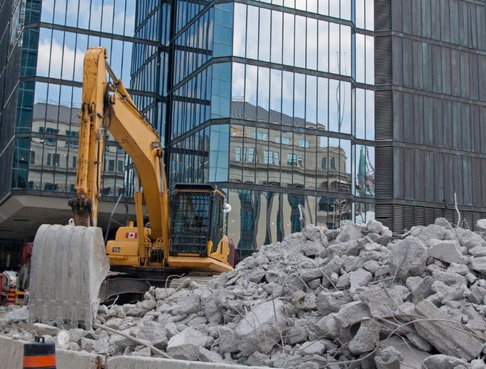 معدات الحفر والردم المتخصصة في موقع البناء